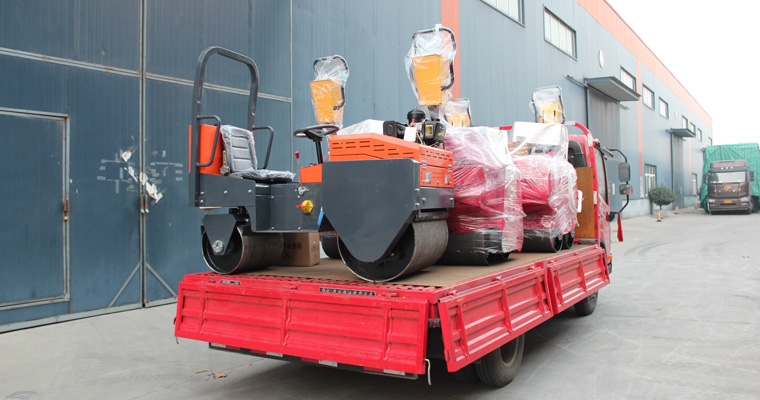 九游会一批小型压路机发往浙江