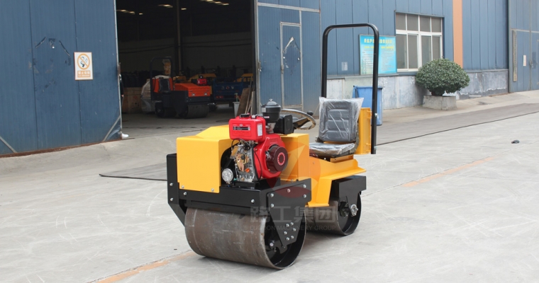 怎样有用保养小型压路机的机械传动系统呢？？？？